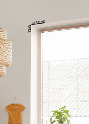 Wooden Corner Quote – Stay Strong